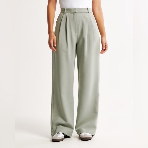 Abercrombie & Fitch Pants - Curve Love A&F Sloane Tailored Pant in Sage Green - Size 25 Regular